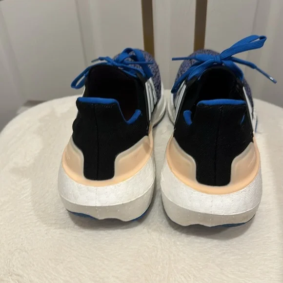 Women’s Adidas Ultraboost Light Running Shoes size 9 - Picture 4 of 5